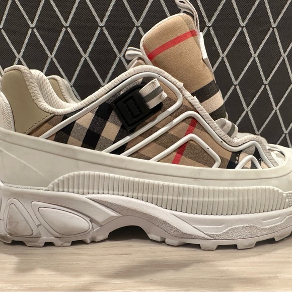 Burberry Plaid Sneakers Kids size 13 (31 UK) gently used condition - Picture 4 of 11